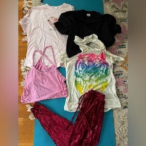 Woman’s clothing bundle large medium